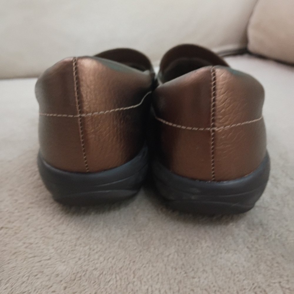 Women's metalic Brown Loafers - Picture 5 of 10